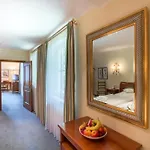Romantik Stryckhaus 4* فيلنغن