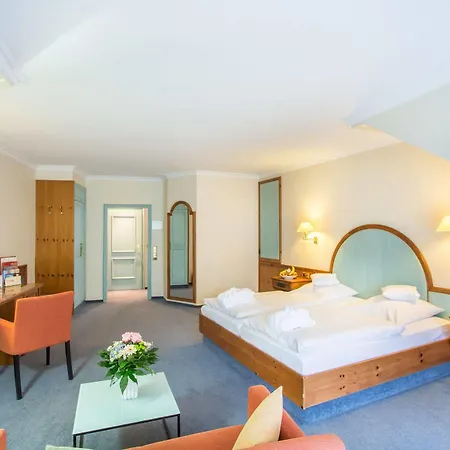 Romantik Stryckhaus מלון 4*